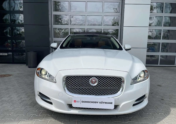 Jaguar XJ cena 99900 przebieg: 136180, rok produkcji 2015 z Stargard małe 667